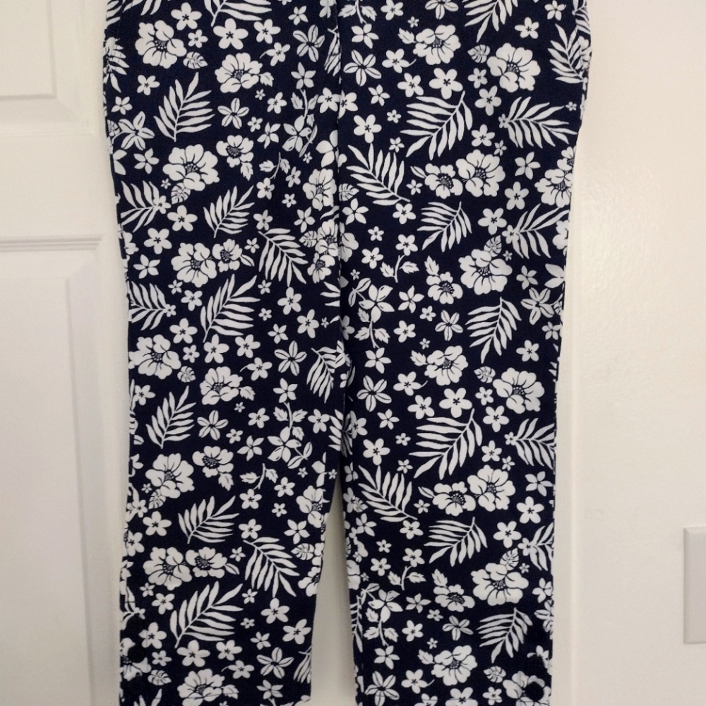 Size 8 cotton capris. New